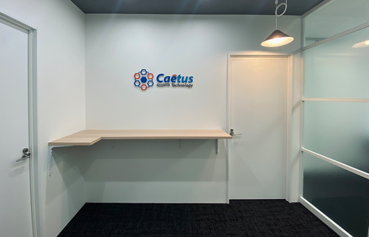 グレーとホワイトでデザインし清潔感のあるエントランスへ。