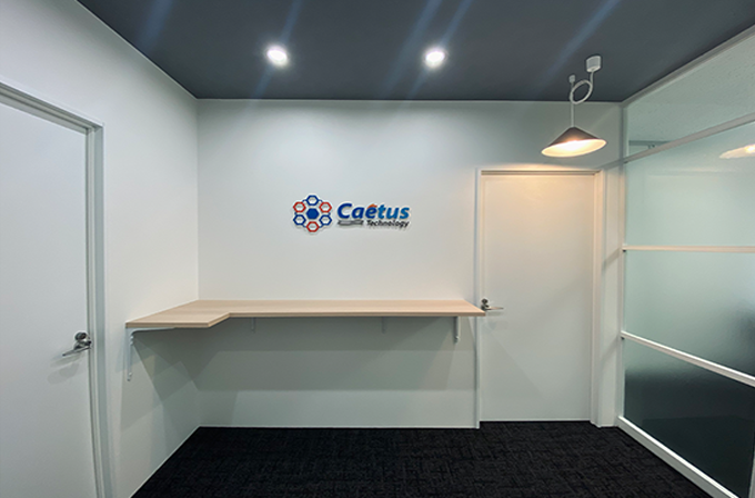 グレーとホワイトでデザインし清潔感のあるエントランスへ。