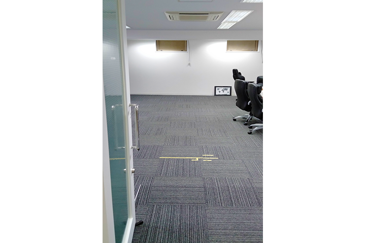 モダンデザインの中に和のテイストを入れたエントランス工事