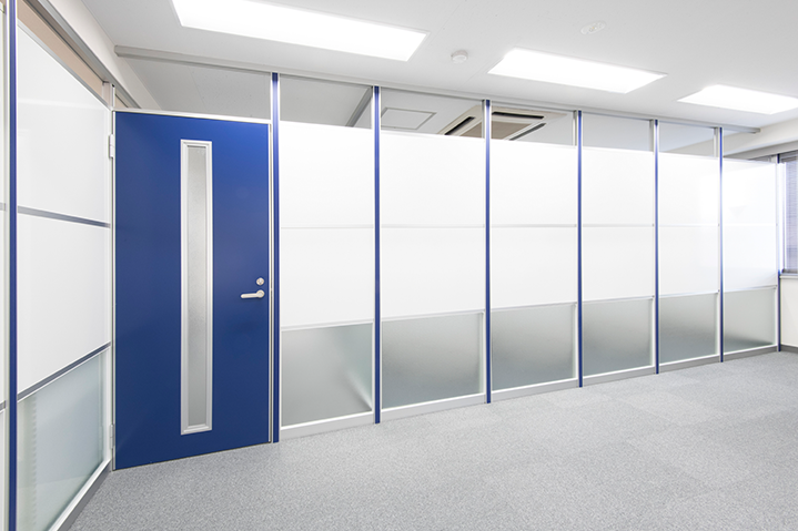 間仕切り設置で実現する、オフィス空間の有効活用と生産性向上!