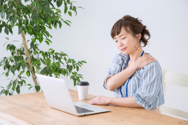 オフィスデスクの高さ調整で快適な作業環境を実現!正しい姿勢と健康促進のためのポイント