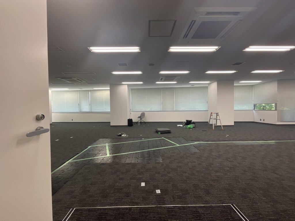 ブラックをテーマカラーとしたエントランス