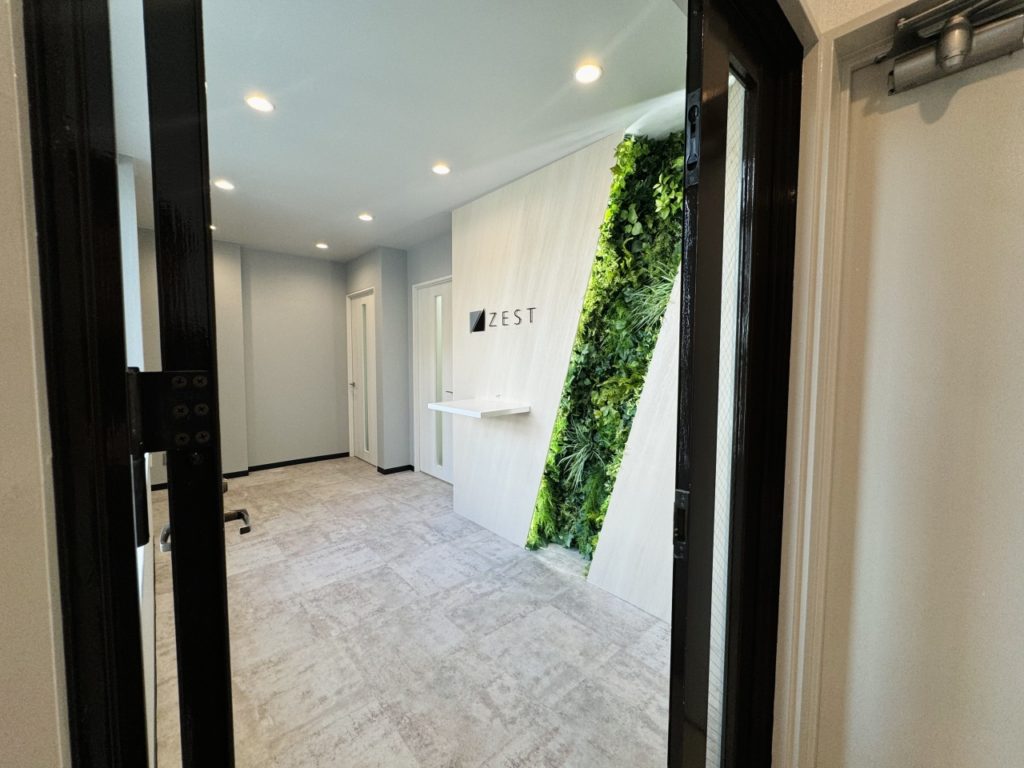 ボタニカルテイストなオフィスエントランス