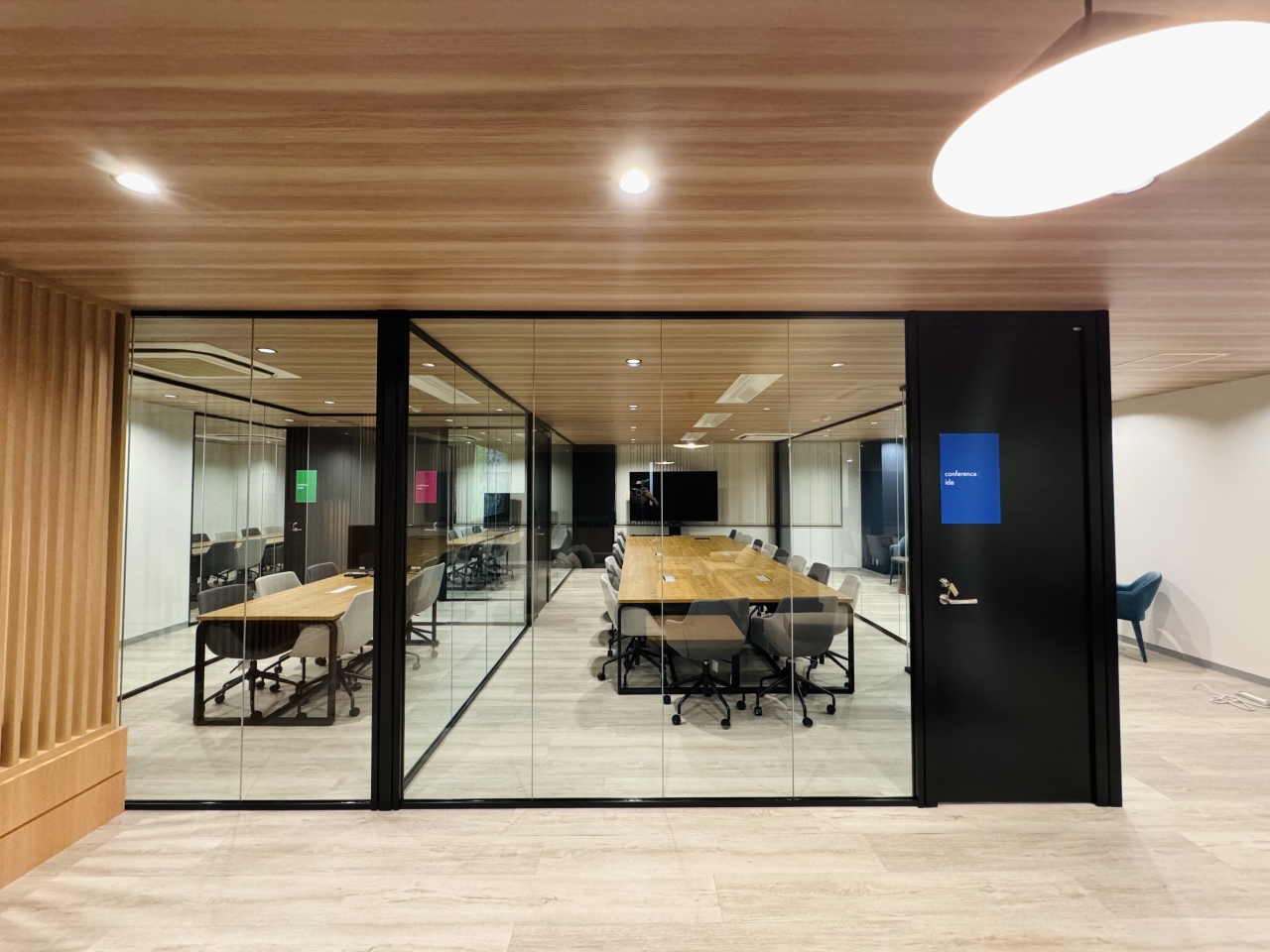 パーテーションで理想の会議室を実現！種類別の選び方をご紹介！