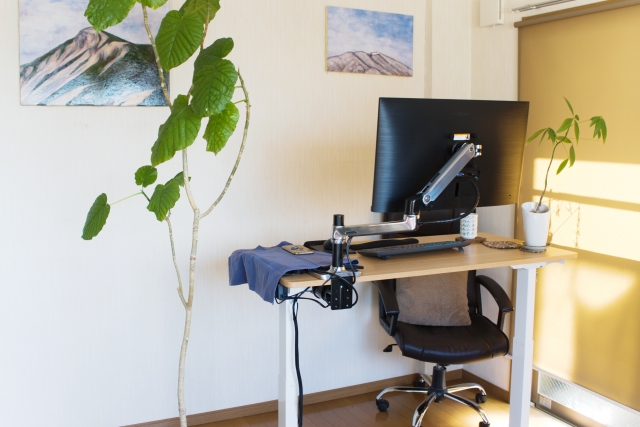 オフィスワーカーの味方！？昇降デスクの概要と選び方