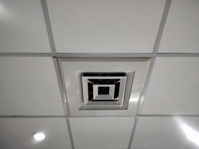 オフィスの天井の種類・選び方と効果的な活用方法!